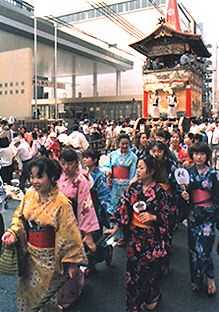 yukata.jpg (14840 bytes)